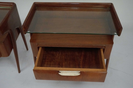 Image 1 of Ein Paar italienische Nachttische im Mid-Century-Modern-Stil, 1950er Jahre – Zugeschrieben an Dassi