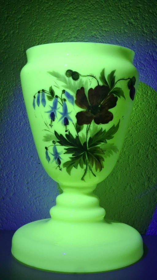 Harrach Antike böhmische Vase - Uran, Glas