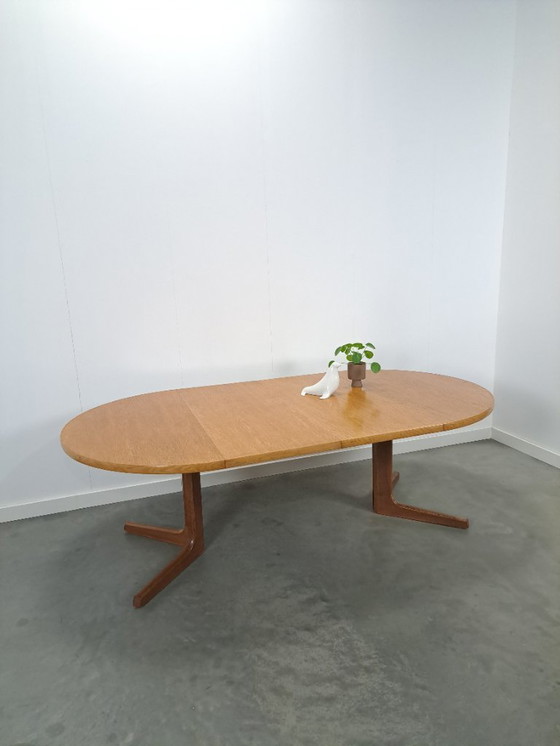 Image 1 of Tavolo da pranzo rotondo ovale allungabile in rovere