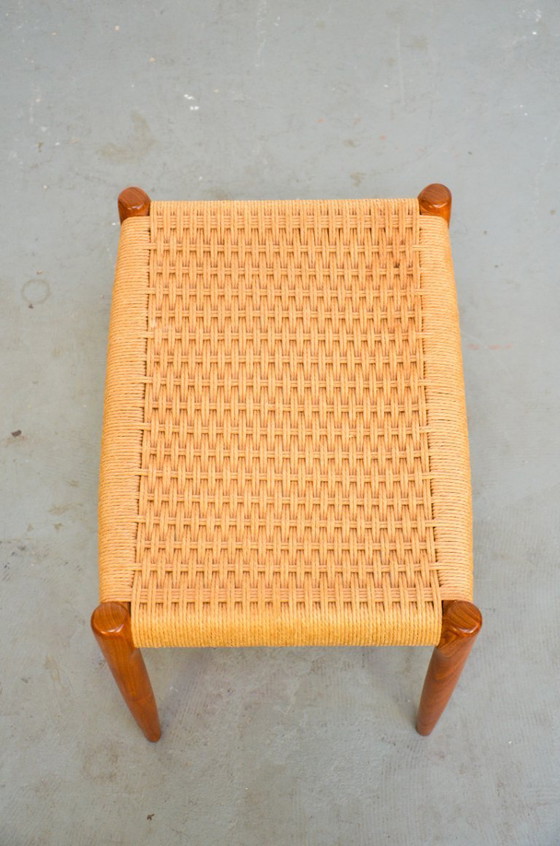 Image 1 of Niels Møller kruk mod. 80A Möller vintage papierkoord teak