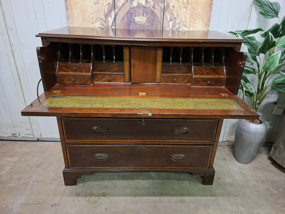 Image 1 of Antike englische Kommode, Kommode, hinter der obersten Schublade befindet sich ein Schreibfach ca. 1860 Abmessung 120x49 und 115