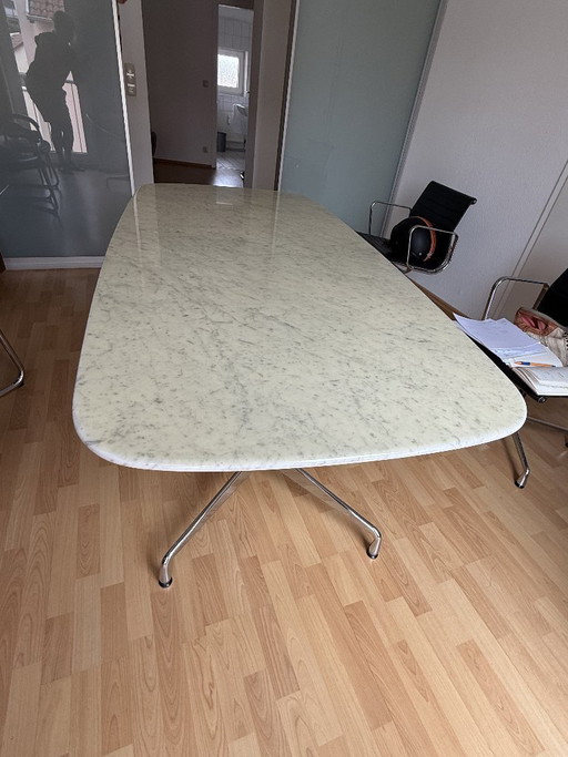 Originele Vitra Segmented Table van Charles & Ray Eames – Carrara marmer – 200 × 100 cm – designklassieker – eettafels