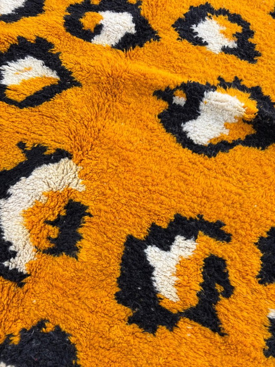 Tappeto in Lana M’rirt Stampa Leopardo Giallo Senape, 200 × 300 cm, leslosanges, Tappeti, Arancione, Modern (foto 6 di 10)