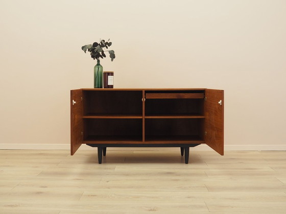 Dänischer Teakholzschrank auf konischen Beinen, skandinavisch modern der 1960er Jahre – Buffetschränke, Wood (photo 3 of 14)