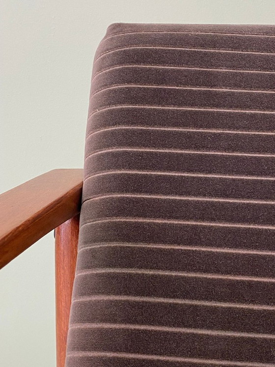 Image 1 of Gerestaureerde fauteuils uit de jaren 70, model M, chocoladebruin