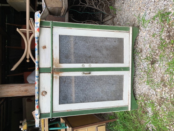 Antiker Schrank im deutschen Stil, grün-weiß lackiert – Buffetschränke (photo 4 of 4)