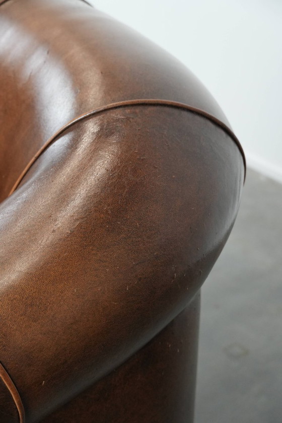 Image 1 of Vintage stoere 2-zits clubbank gemaakt van schapenleer