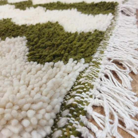 Image 1 of Tapis Azilal à rayures crème et vert olive / Tapis Azilal crème à rayures vert olive (180×100 cm)