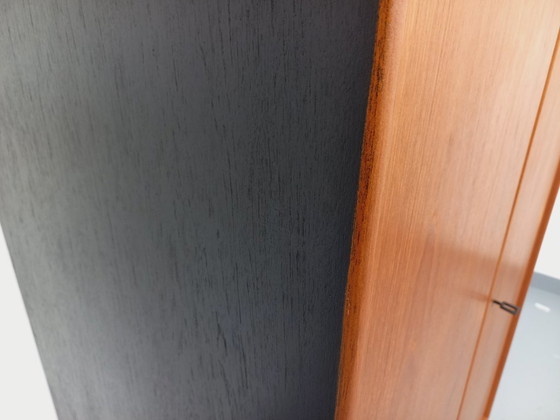 Image 1 of Armadio vintage in teak e metallo in stile modernista scandinavo degli anni '60