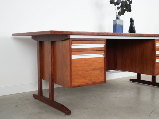 Image 1 of Bureau en palissandre, design danois, années 1970, production : Danemark