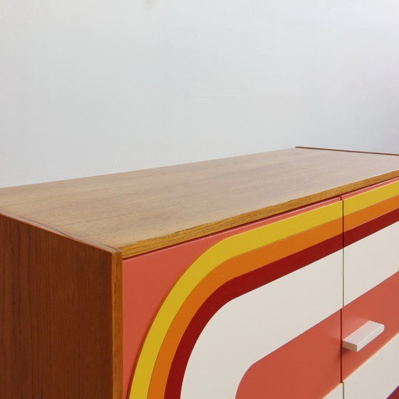 Image 1 of Credenza vintage nel nuovo e colorato stile di metà secolo, anni '60