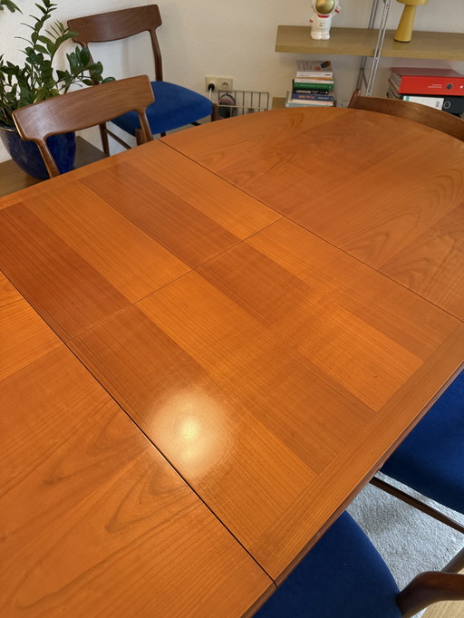 Esstisch Mid Century Bauhaus ovaal