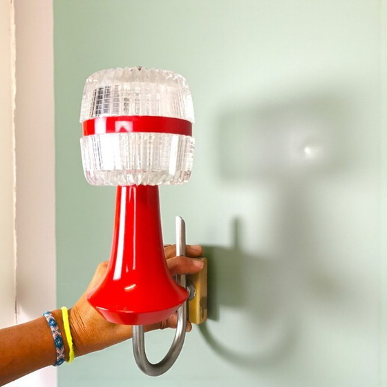 Image 1 of Juego de 2 apliques de pared modernos de mediados de siglo de metal rojo y acrílico, década de 1970