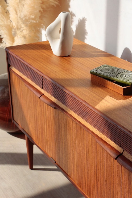 Image 1 of Scandinavisch teakhouten dressoir van Elliots of Newbury