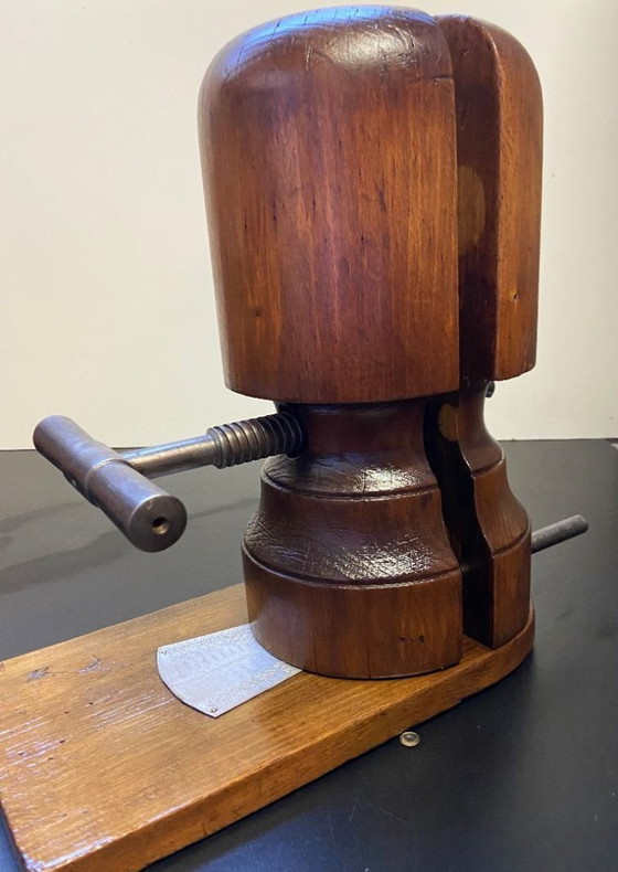Image 1 of Antieke mal, vorm-, spreid-, span- en vormgereedschap, hoedenmakersgereedschap, begin 1900