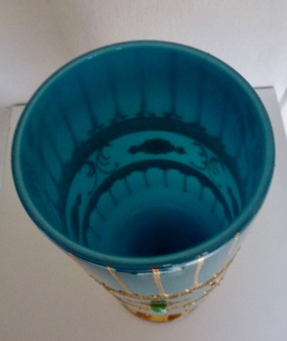 Image 1 of Vintage blauwe glazen beker of kelk in turquoise met goud.