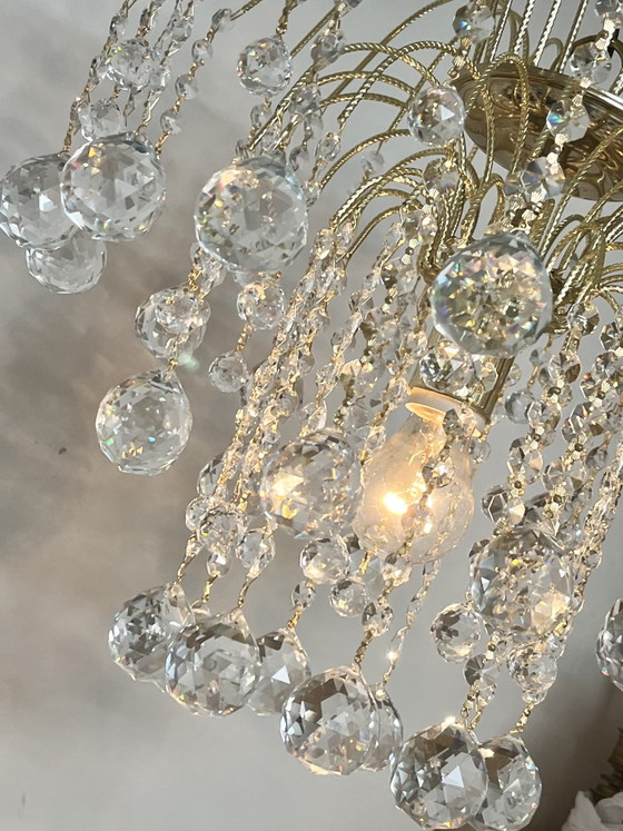 Image 1 of Lustre en cristal Swarovski strass de grande taille, orné de strass Swarovski.