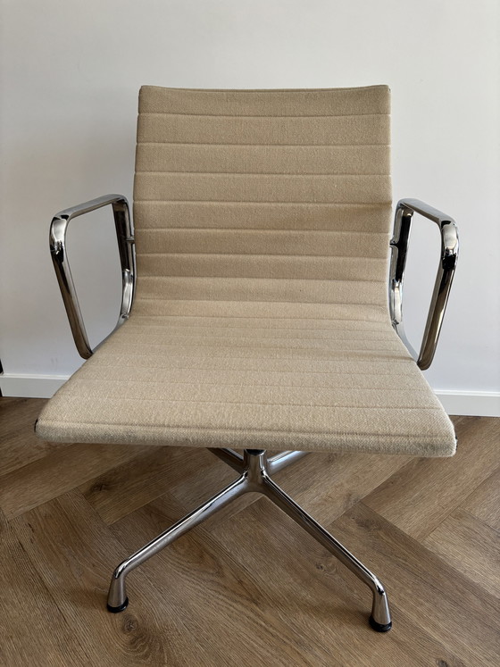 Image 1 of original Vitra Eames Aluminum Chair EA 108