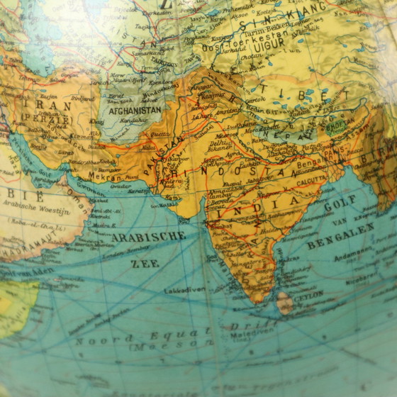 Image 1 of Large Illuminated Globe Lamp