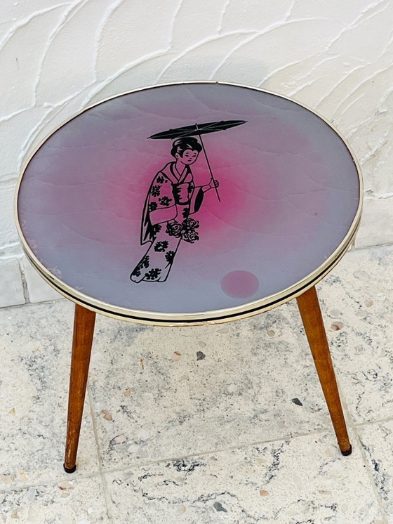 Image 1 of Tavolino vintage in stile giapponese con decorazioni a tema geisha.