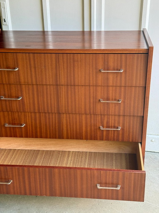 Kirschfarbene Holzkommode – Kommoden, Metal, Wood (photo 11 of 18)