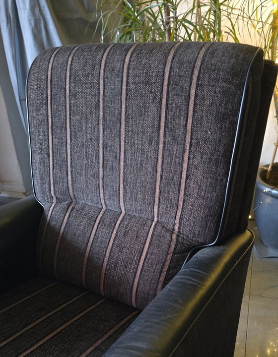 Image 1 of Sofá y sillón clásicos, de buena calidad y con una comodidad de asiento excepcional.