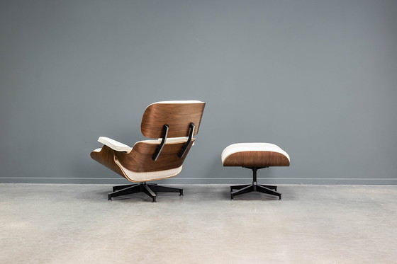 Image 1 of Sillón Eames + otomana