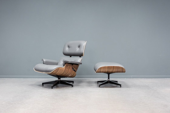 Image 1 of Sillón Eames + otomana