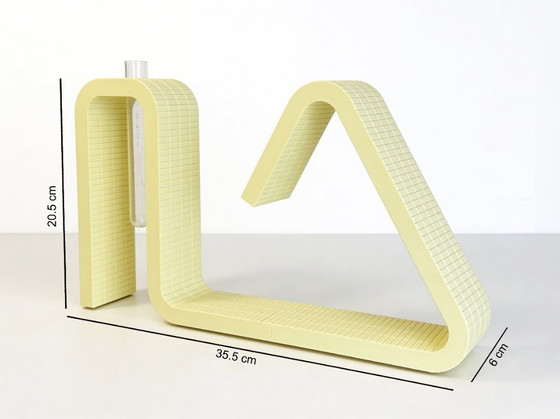 Image 1 of Présentoir à livres imprimé en 3D avec porte-lunettes et vase pour tubes à essai – PLA jaune coquille d'œuf