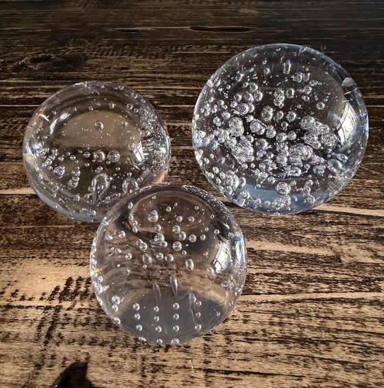 Image 1 of Vintage glazen presse-papiers met luchtbellen (bullicante)