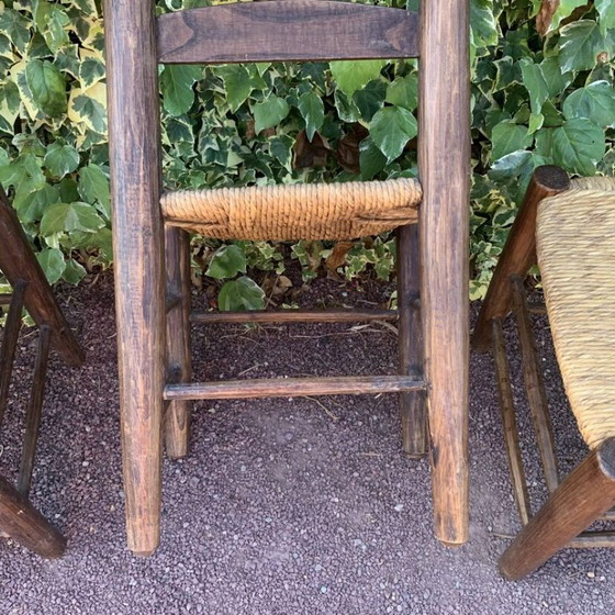 Zwei handgefertigte Stühle mit Strohsitzfläche aus massiver Eiche – Esszimmerstühle, Wood (photo 10 of 12)