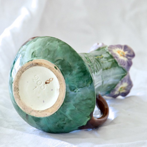 Image 1 of Antieke 19e-eeuwse Art Nouveau-slibvaas met viooltjes