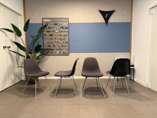 Vitra | Eames | DSX | Zwart Fiberglass, Grijze Bekleding En Zink Onderstel | 4 Stuks – eetkamerstoelen, Metal, Textile