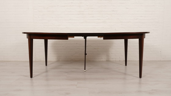 Image 1 of Table de salle à manger à rallonge ovale en palissandre d'origine danoise