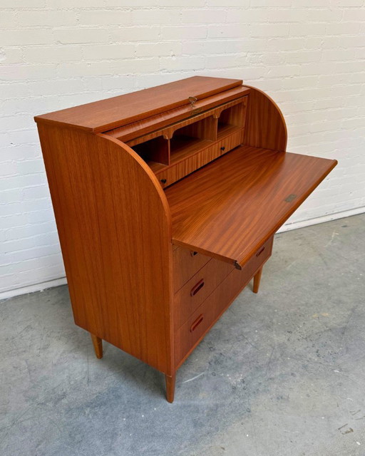Toegeschreven aan Egon Ostergaard – Deense teakhouten secretaire met roldeksel, jaren 1960