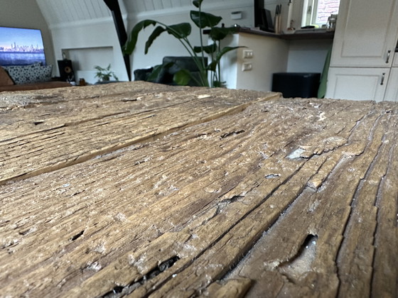 Image 1 of Robuster Esstisch aus Holz mit Stahlfüßen – Maßanfertigung