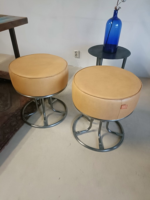 Cognacbrauner Lederpouf