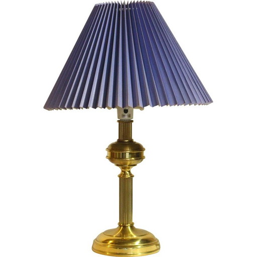 Lámpara de mesa vintage danesa de latón con pantalla azul