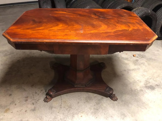 Image 1 of Tavolo in mogano con modanatura