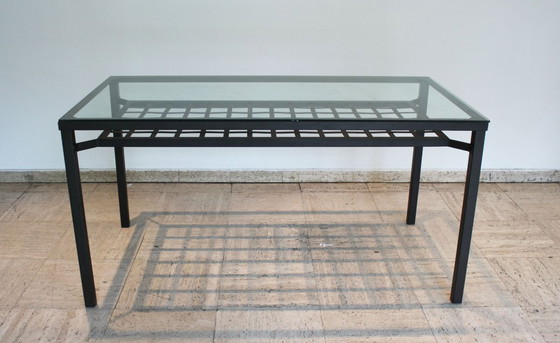 Image 1 of Glass and black metal table – simple and contemporary design