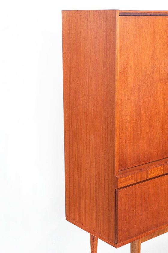 Credenza vintage in stile scandinavo. Legno di teak. Francia, anni '60. – Credenze alte, Wood (photo 4 of 13)