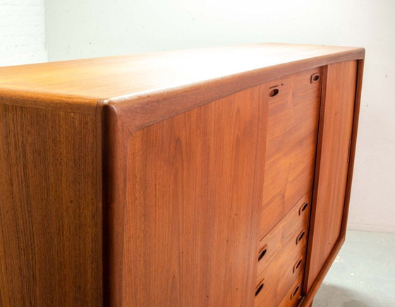 Image 1 of Großes HP Hansen skandinavisches Design Highboard/Sideboard aus massivem Teakholz. Dänemark, 1960er Jahre.