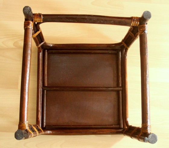 Image 1 of Charmante petite table d'appoint/support à plantes en rotin, bambou et bois, style vintage