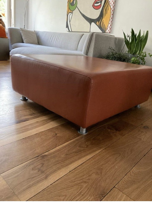 Grote leren hocker of poef 104x104x43cm