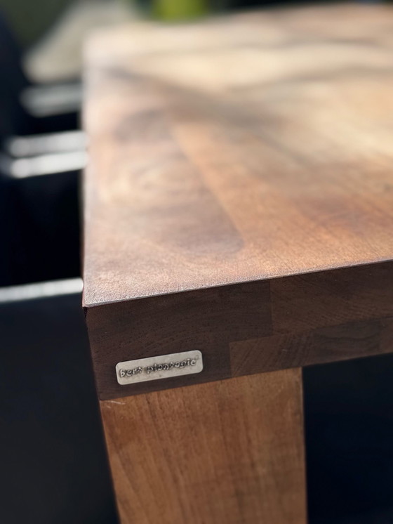 Image 1 of Bert Plantagie table à rayures en noyer 220x100cm