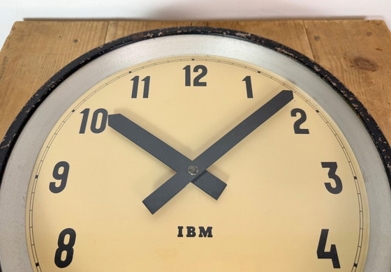 Horloge murale industrielle noire d'IBM, années 1950 – Pendules, Glass, Iron (photo 10 of 16)