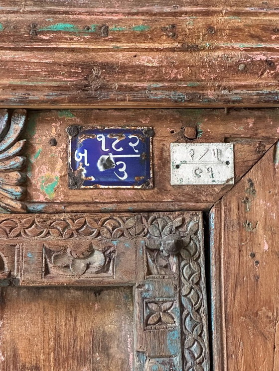 Image 1 of Armoire à porte sculptée à la main, ancienne, de style indien – meuble en bois unique / pièce maîtresse (213 cm)