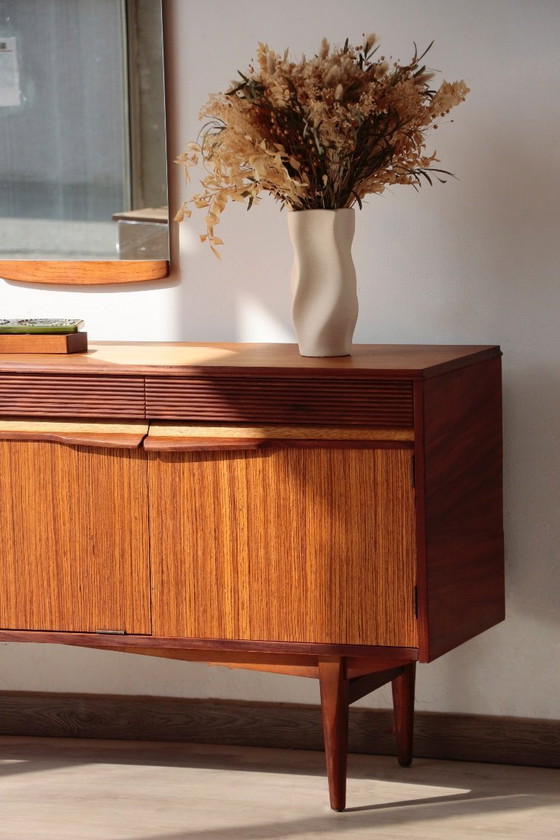 Image 1 of Scandinavisch teakhouten dressoir van Elliots of Newbury