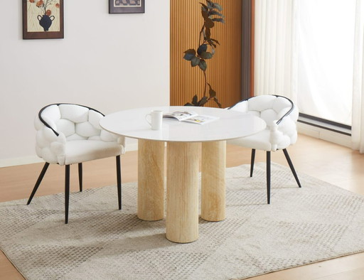 Mesa de comedor Anaïs de 120 cm con patas de metal travertino y tablero de cerámica efecto mármol blanco.