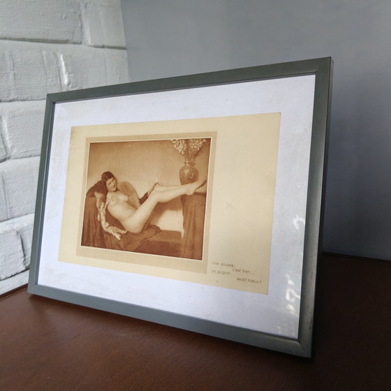 Image 1 of Originele Art Deco naaktfoto van J. Mandel uit Parijs – Authentieke vintage tijdschriftpagina – Ingelijst – 31 × 23 cm